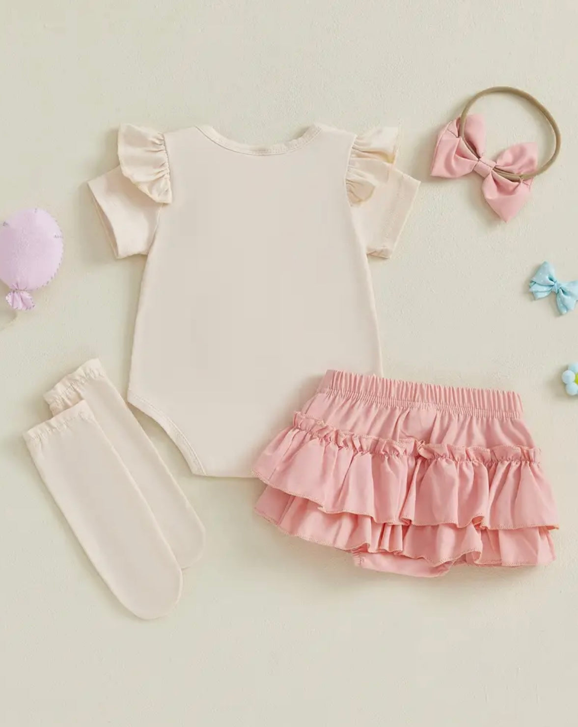 🌸 4-Piece Baby Girl Set – Floral Romper, Ruffle Shorts, Headband & Stockings 🌸