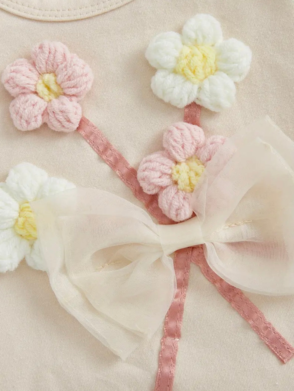 🌸 4-Piece Baby Girl Set – Floral Romper, Ruffle Shorts, Headband & Stockings 🌸