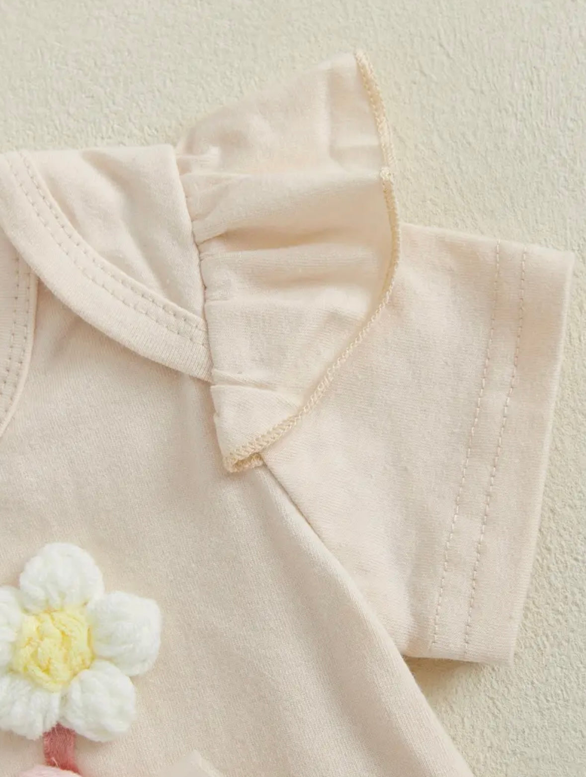 🌸 4-Piece Baby Girl Set – Floral Romper, Ruffle Shorts, Headband & Stockings 🌸