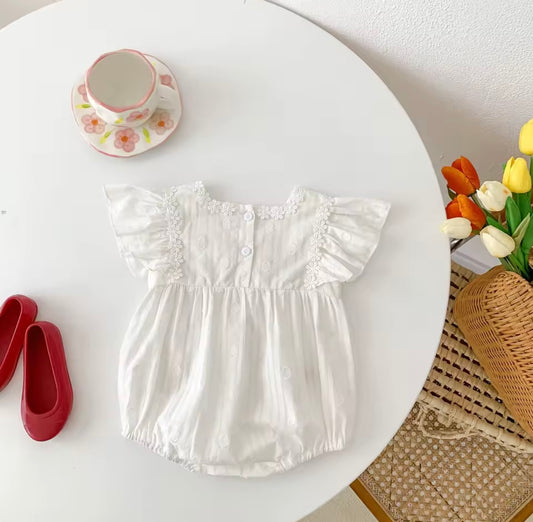 Vintage-Inspired Embroidered Flutter Sleeve Baby Romper – Size 66 (3-6 Months)