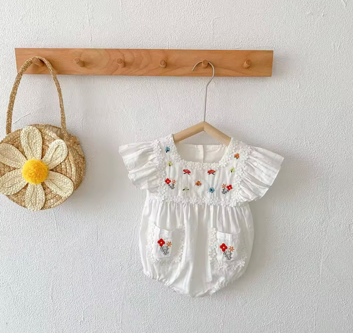 Vintage-Inspired Embroidered Flutter Sleeve Baby Romper – Size 66 (3-6 Months)