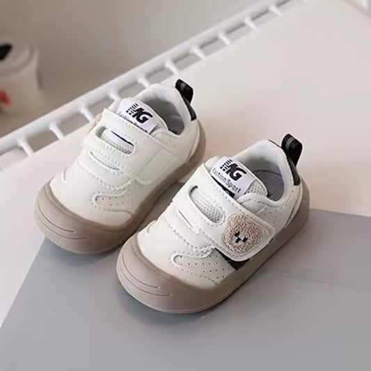 🤍 White Teddy Bear Sneakers – US Kids 6.5 (Fits Foot Length 13.5 cm / 5.12 in – Insole 14.5 cm / 5.71 in)