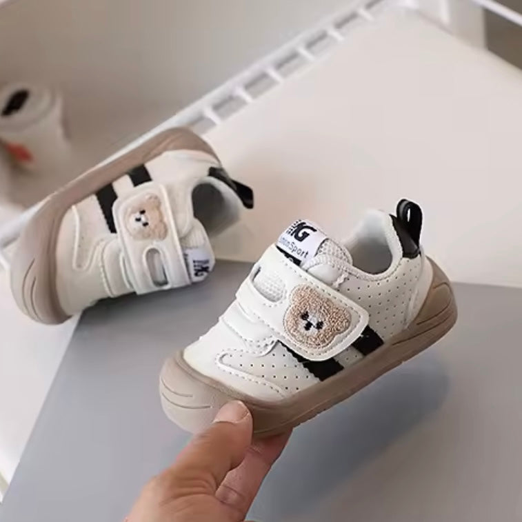 🤍 White Teddy Bear Sneakers – US Kids 6.5 (Fits Foot Length 13.5 cm / 5.12 in – Insole 14.5 cm / 5.71 in)