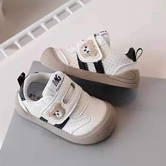 🤍 White Teddy Bear Sneakers – US Kids 6.5 (Fits Foot Length 13.5 cm / 5.12 in – Insole 14.5 cm / 5.71 in)