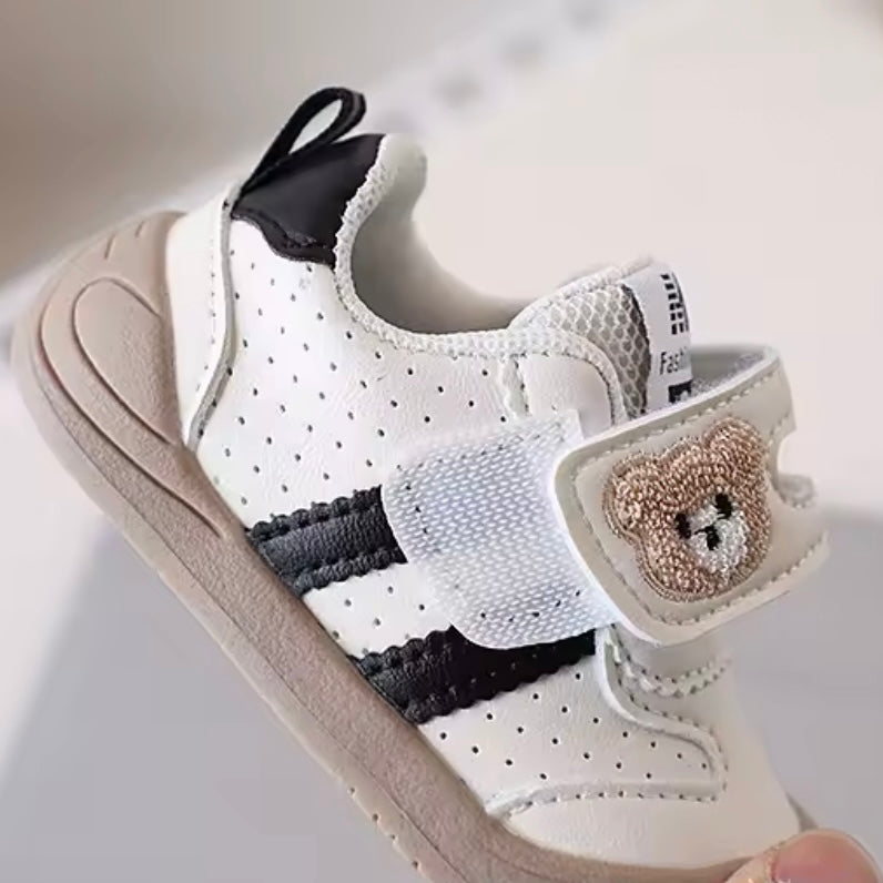🤍 White Teddy Bear Sneakers – US Kids 6.5 (Fits Foot Length 13.5 cm / 5.12 in – Insole 14.5 cm / 5.71 in)
