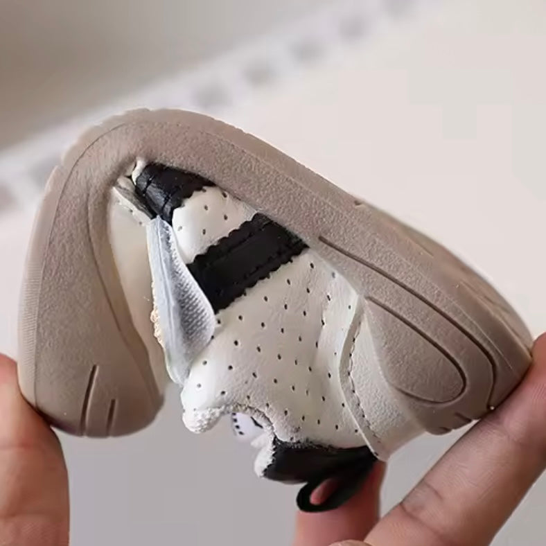🤍 White Teddy Bear Sneakers – US Kids 6.5 (Fits Foot Length 13.5 cm / 5.12 in – Insole 14.5 cm / 5.71 in)