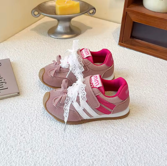 🌸 Dusty Pink & White Toddler Sneakers with Lace Laces – Size EU 26 / US Kids 9