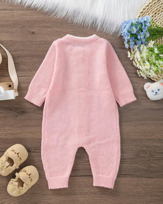 🌸 A timelessly sweet outfit for your baby girl’s first months 🌸