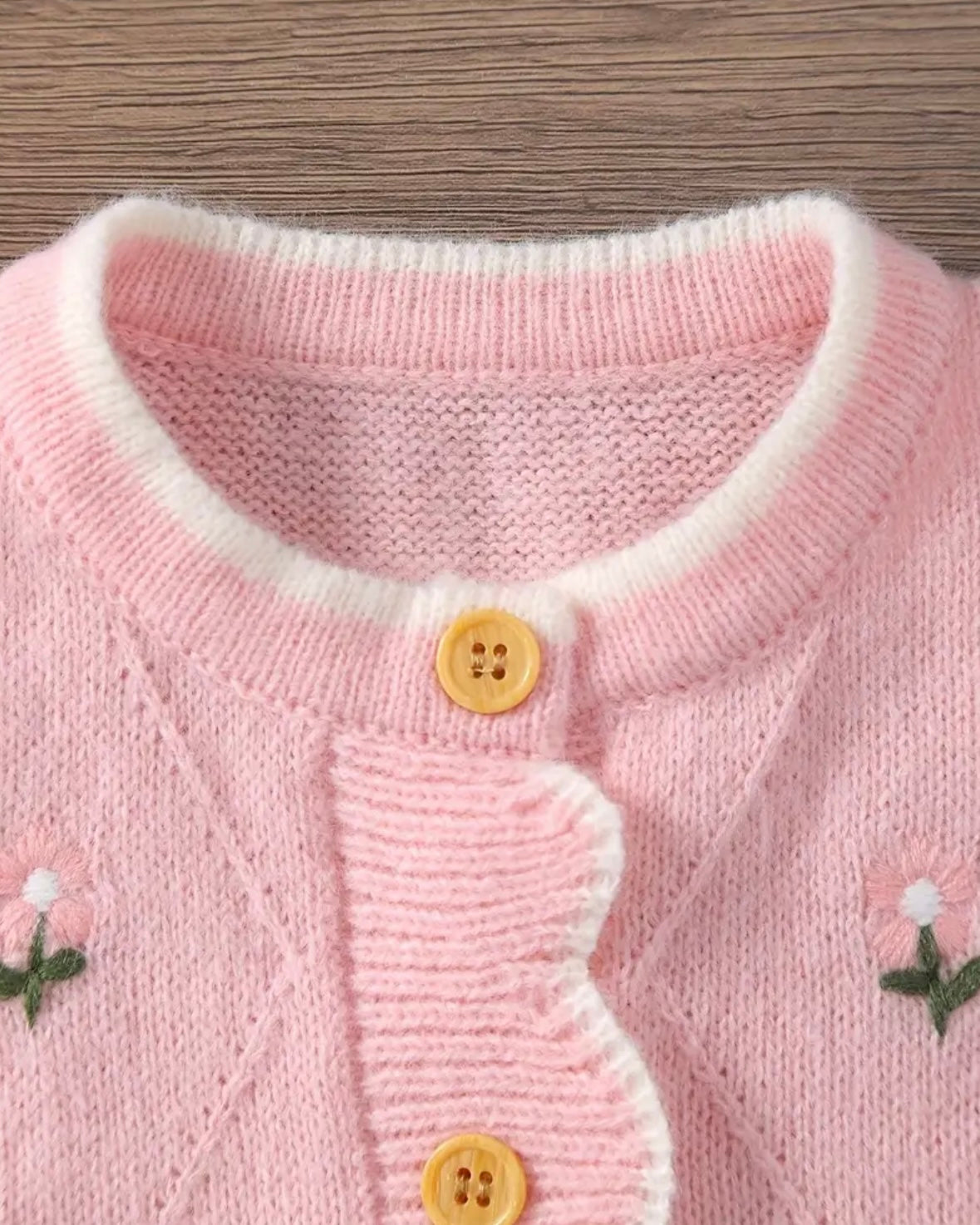 🌸 A timelessly sweet outfit for your baby girl’s first months 🌸