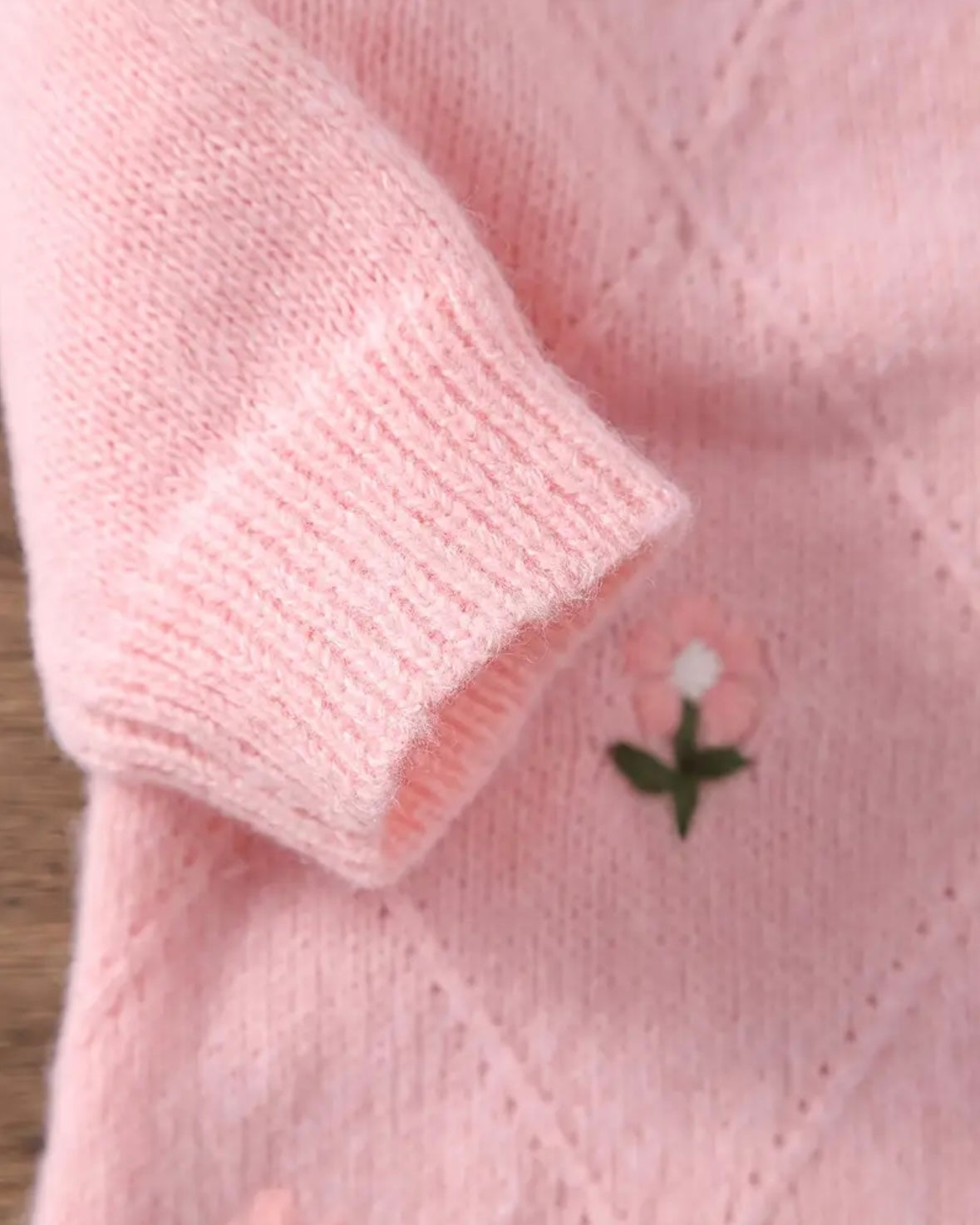 🌸 A timelessly sweet outfit for your baby girl’s first months 🌸