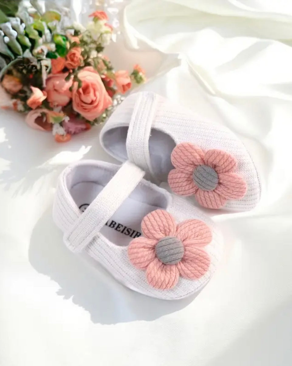 Toddler Girl White Mary Jane Flats with Pink Knit Flower | Size 4 Toddler | Baby & Toddler Dress Shoes