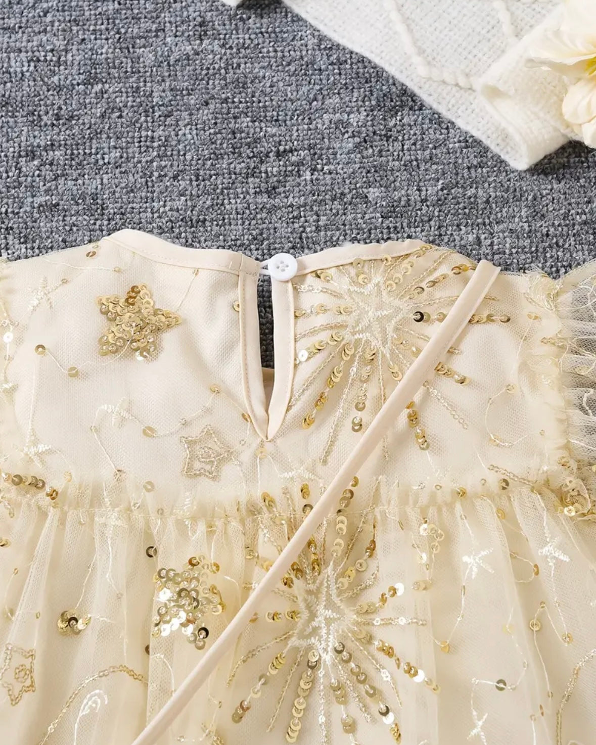 ✨ Gold Sparkle Princess Dress with Matching Purse – Size 4Y ✨