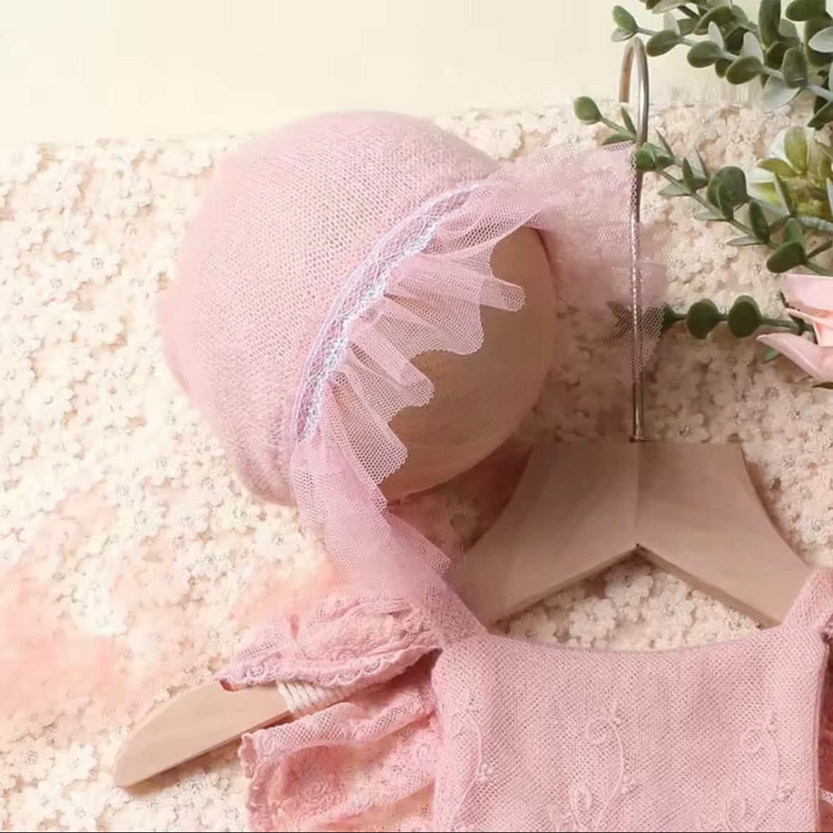 🌸 Blush Lace Newborn Romper with Bonnet & Shoes – 3-Piece Set 🌸