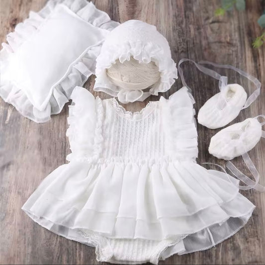 🌸 Blush Lace Newborn Romper with Bonnet & Shoes – 3-Piece Set 🌸