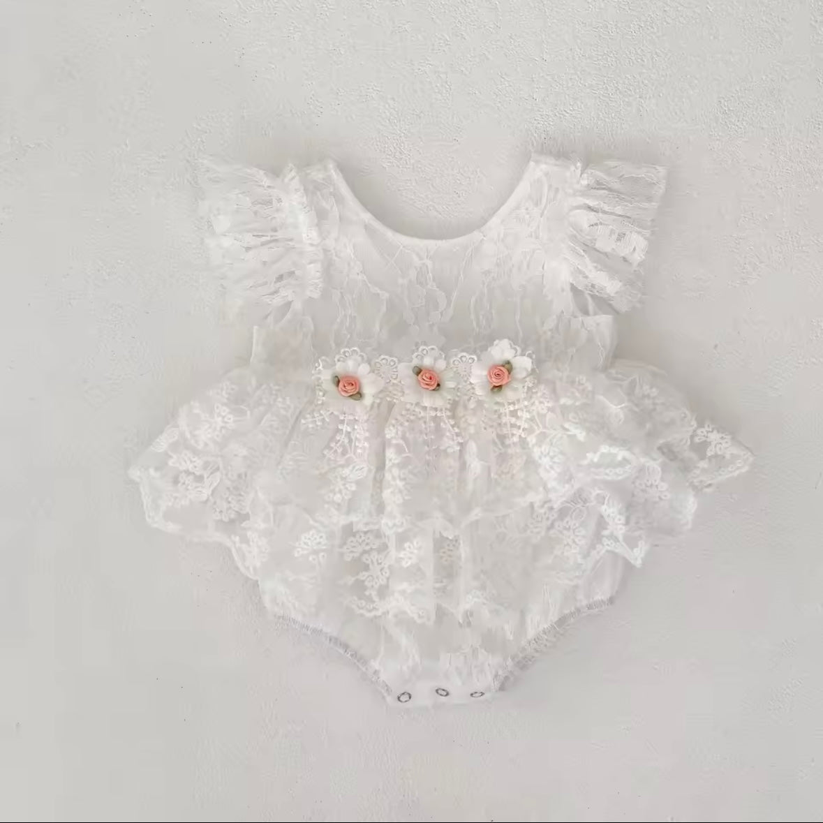 White Lace Baby Romper with Floral Details – Size 3–6 Months | Elegant Infant Photoshoot Outfit