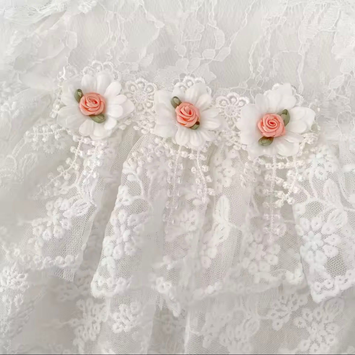 White Lace Baby Romper with Floral Details – Size 3–6 Months | Elegant Infant Photoshoot Outfit