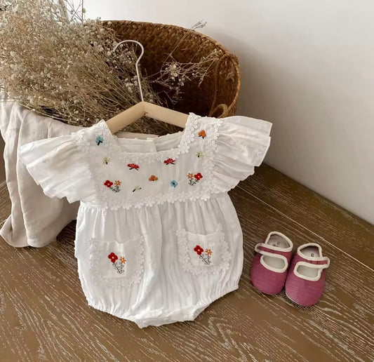 Vintage-Inspired Embroidered Flutter Sleeve Baby Romper – Size 66 (3-6 Months)