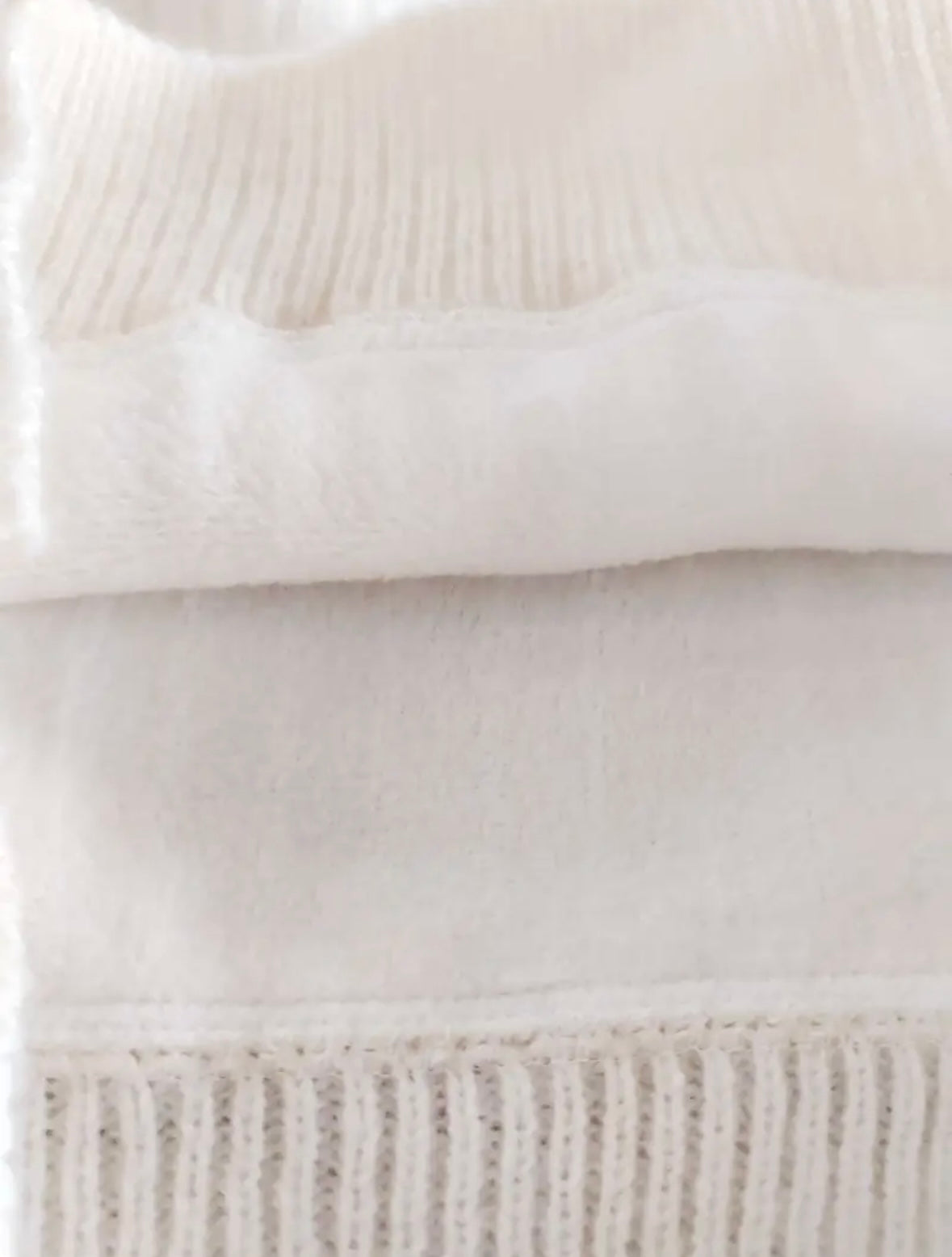 Girls White Ruffle Knit Sweater with Strawberry Embroidery – Size 4-5Y
