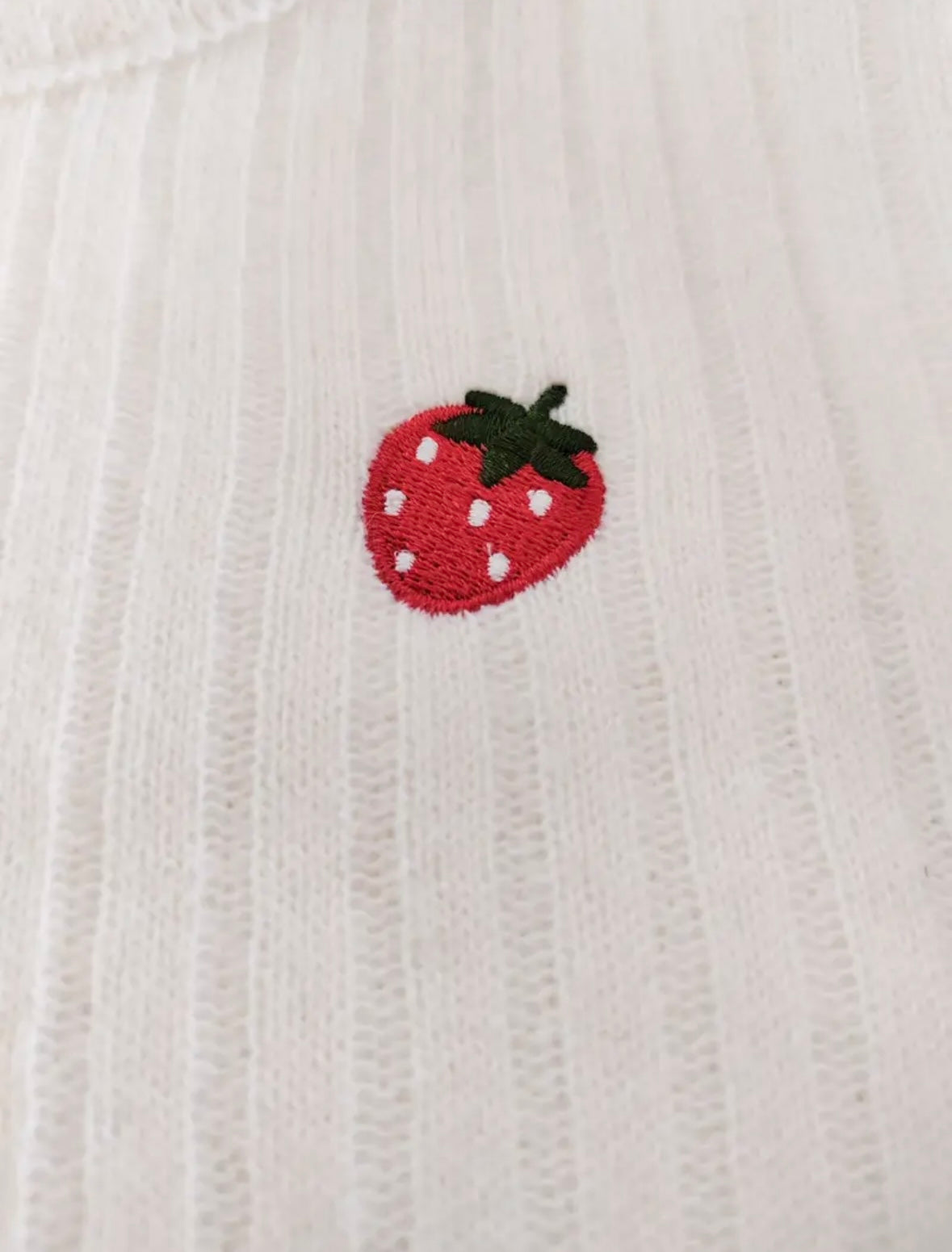 Girls White Ruffle Knit Sweater with Strawberry Embroidery – Size 4-5Y