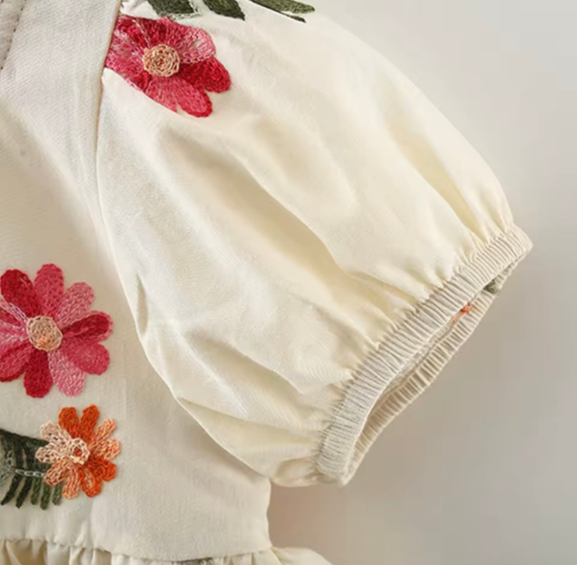 Baby Girl Puff Sleeve Floral Dress with Red Ruffle Trim – Cream. Size 9-12mo
