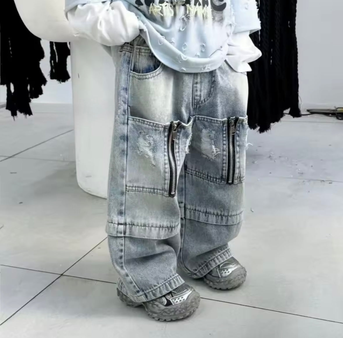 Premium Quality Streetwear Set – Distressed Graphic Tee & Wide-Leg Zipper Jeans (Size 3T)