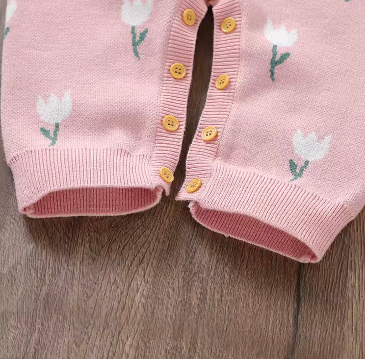🌸 Pink Knit Baby Romper with White Flowers – Size 0–3M 🌸