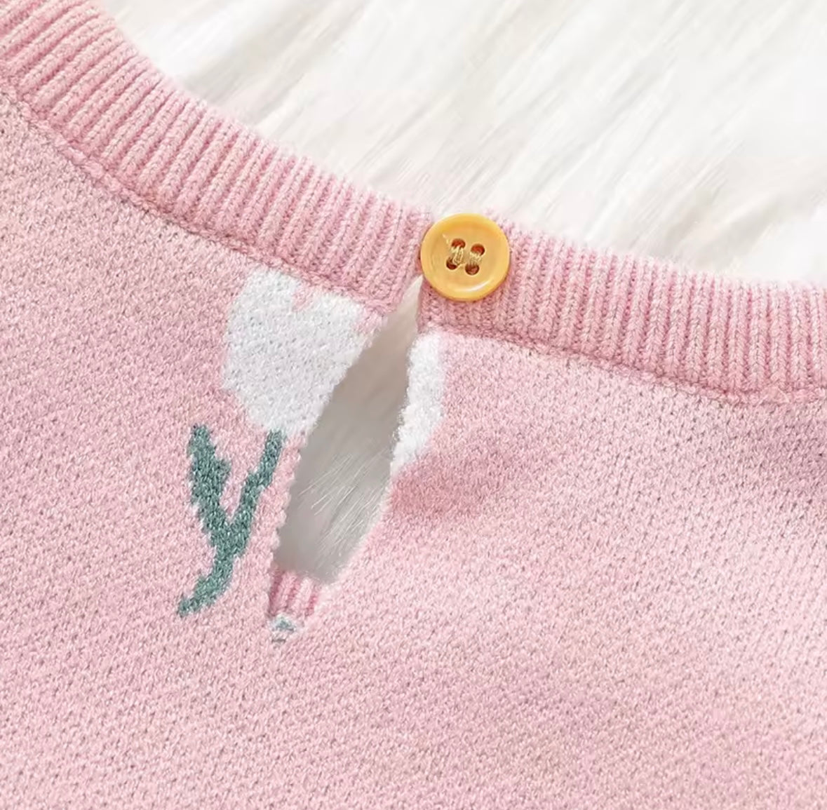 🌸 Pink Knit Baby Romper with White Flowers – Size 0–3M 🌸
