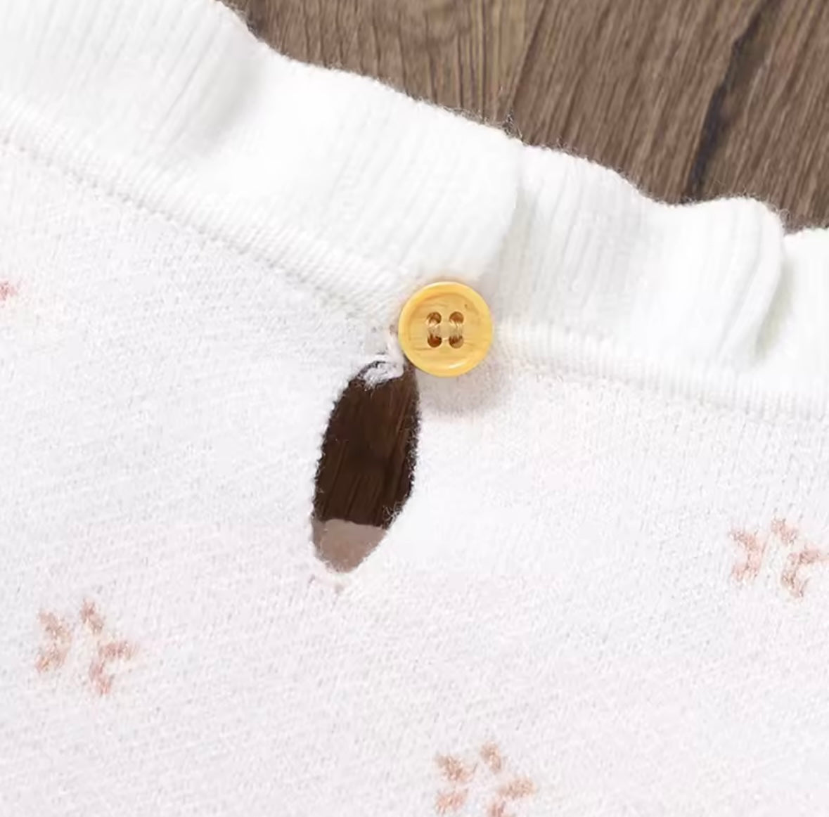🤍 White Knit Baby Romper with Ruffle Collar – Size 0–3M 🤍