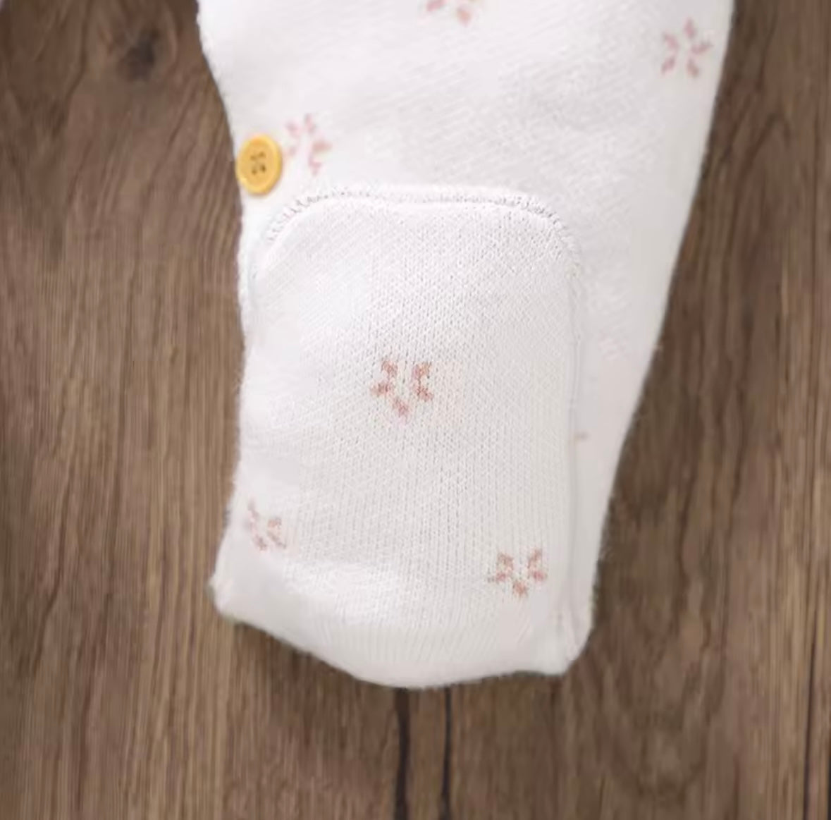 🤍 White Knit Baby Romper with Ruffle Collar – Size 0–3M 🤍