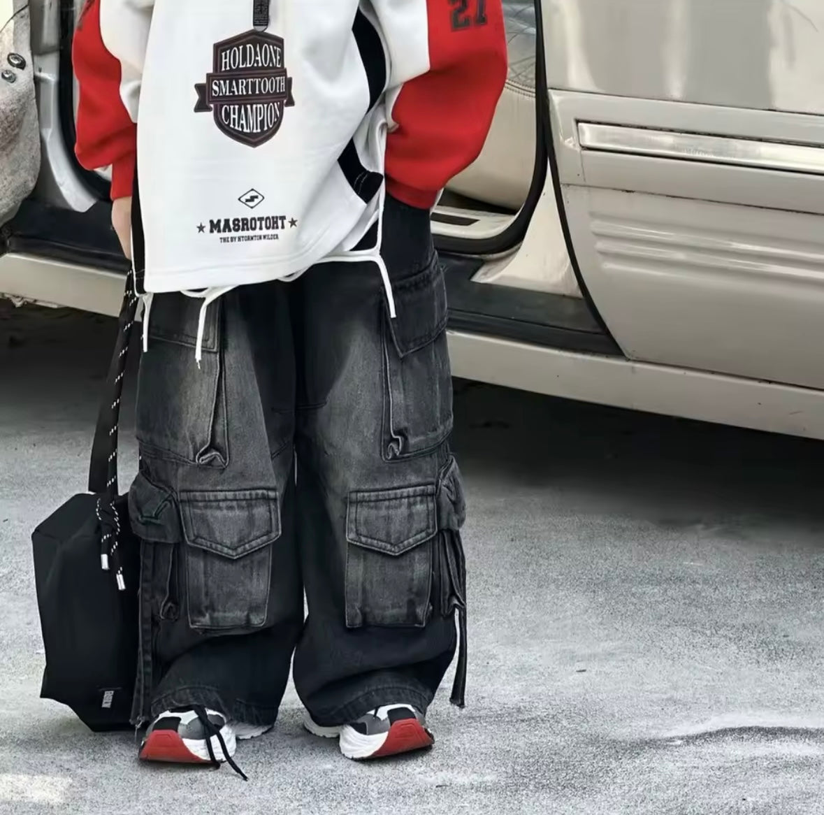 Premium Quality Streetwear Set – Racing Graphic Sweatshirt & Multi-Pocket Cargo Jeans (Size 4T)