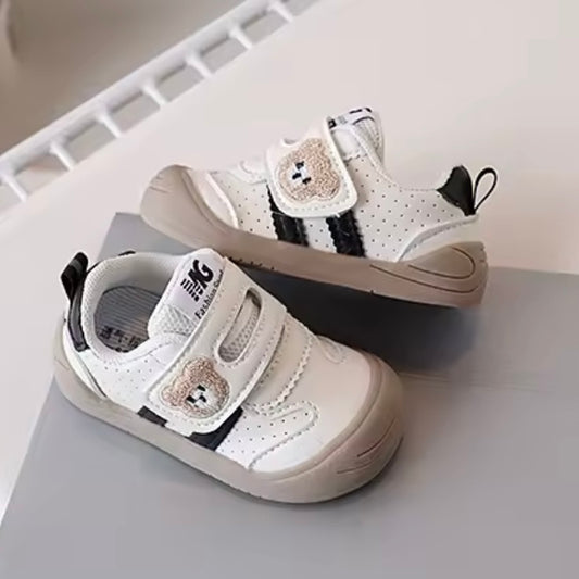 🤍 White Teddy Bear Sneakers – US Kids 6.5 (Fits Foot Length 13.5 cm / 5.12 in – Insole 14.5 cm / 5.71 in)