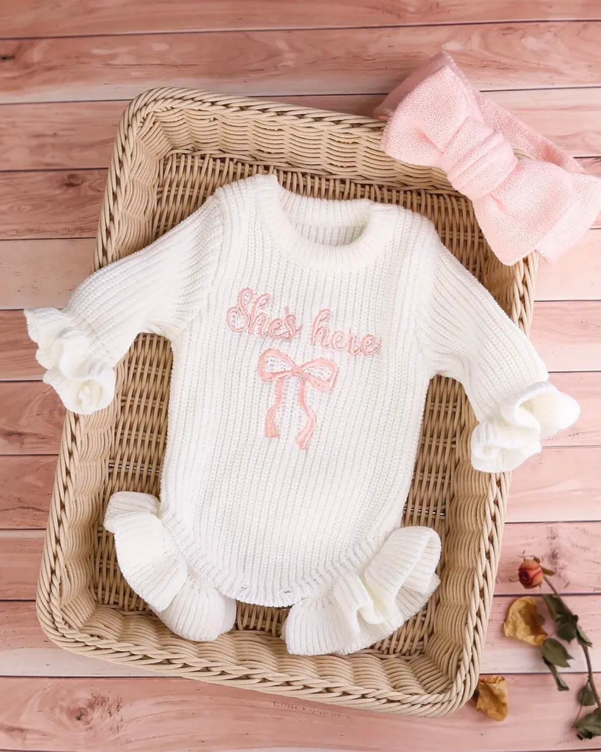🤍 Newborn “She’s Here” Knit Romper with Bow Headband – Size Newborn