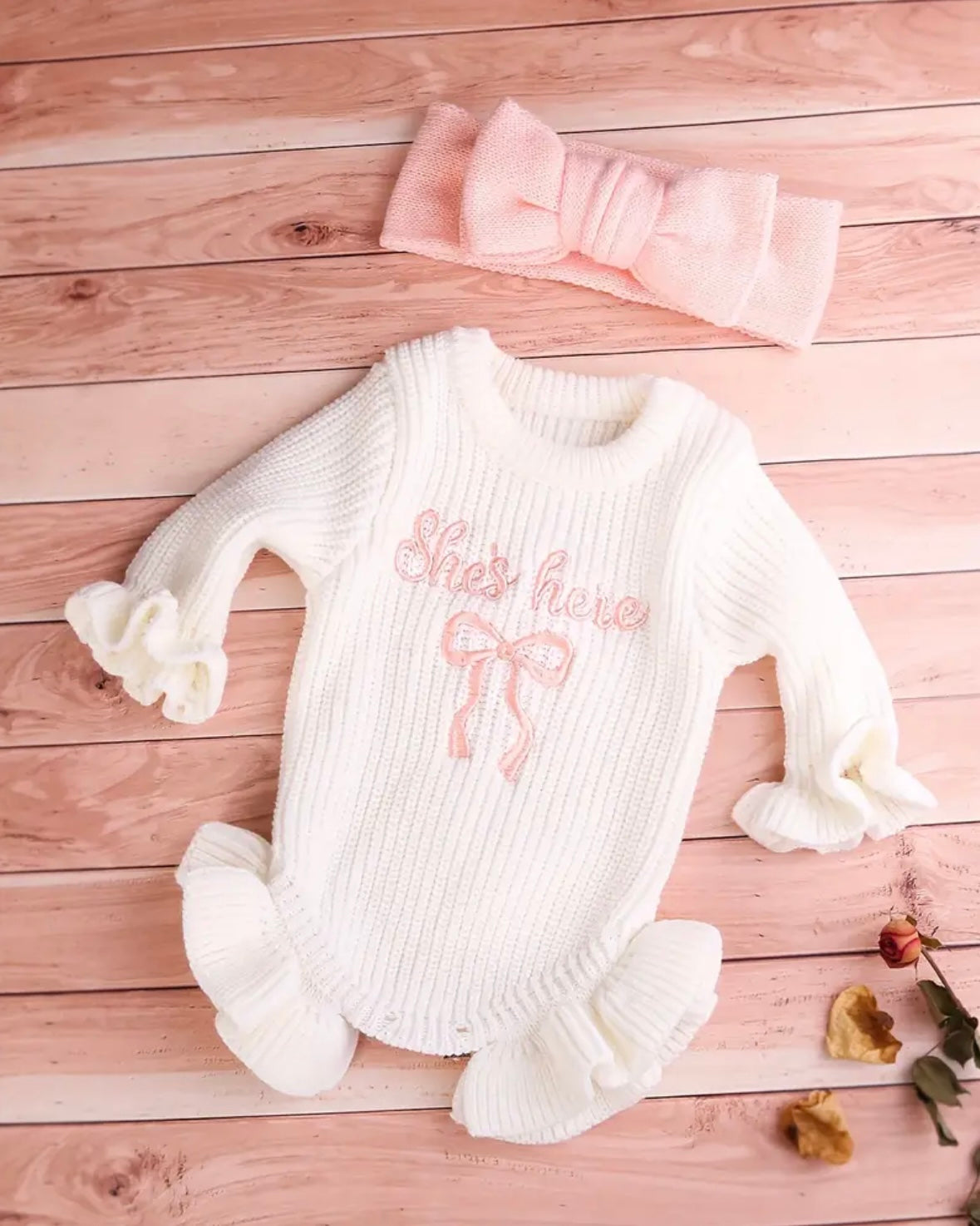🤍 Newborn “She’s Here” Knit Romper with Bow Headband – Size Newborn