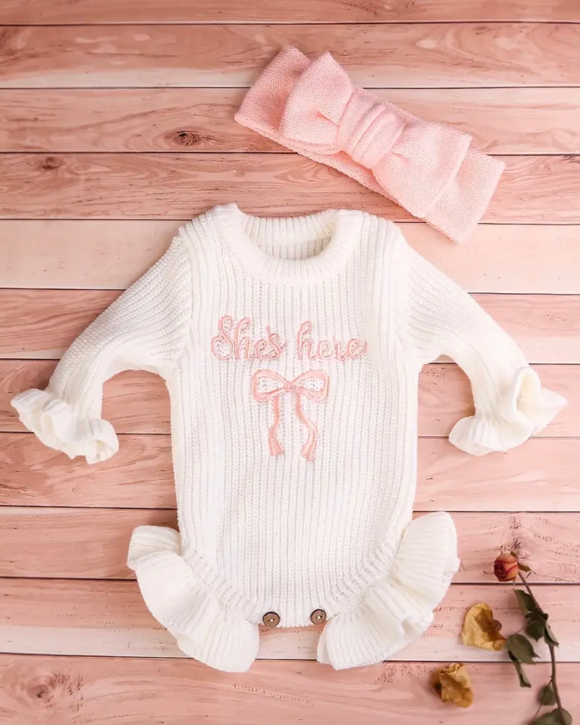 🤍 Newborn “She’s Here” Knit Romper with Bow Headband – Size Newborn