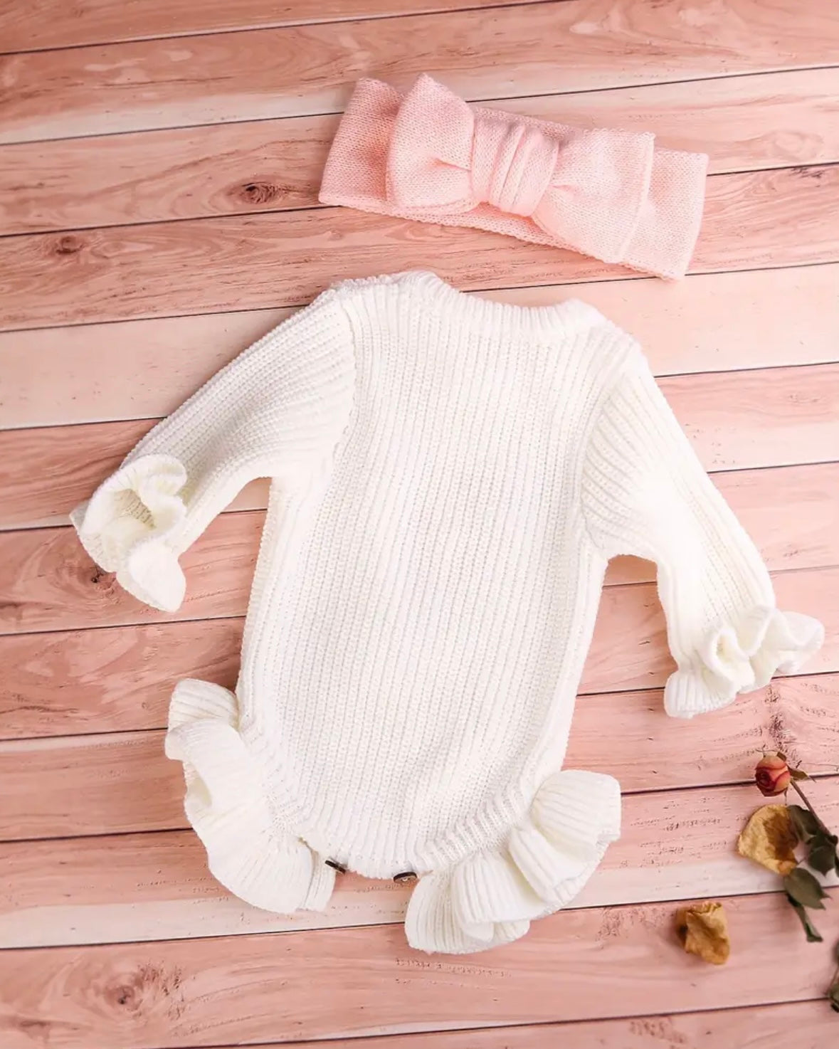 🤍 Newborn “She’s Here” Knit Romper with Bow Headband – Size Newborn