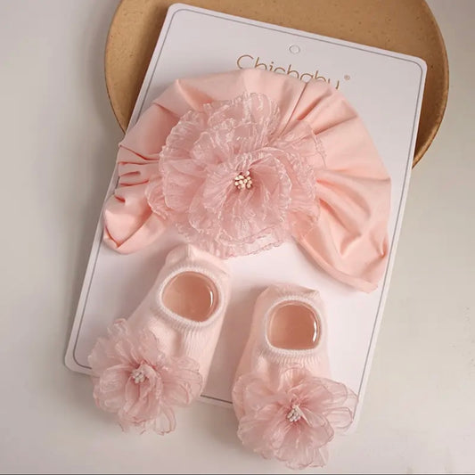 Newborn Baby Girl Gift Set – Pink Turban Hat & Matching Flower Shoes (0–6M)