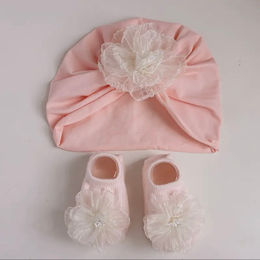 Newborn Baby Girl Gift Set – Pink Turban Hat & Matching Flower Shoes (0–6M)