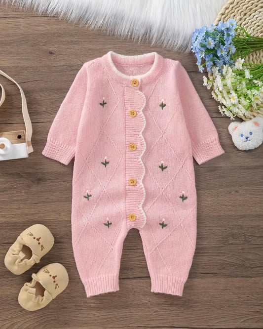 🌸 A timelessly sweet outfit for your baby girl’s first months 🌸