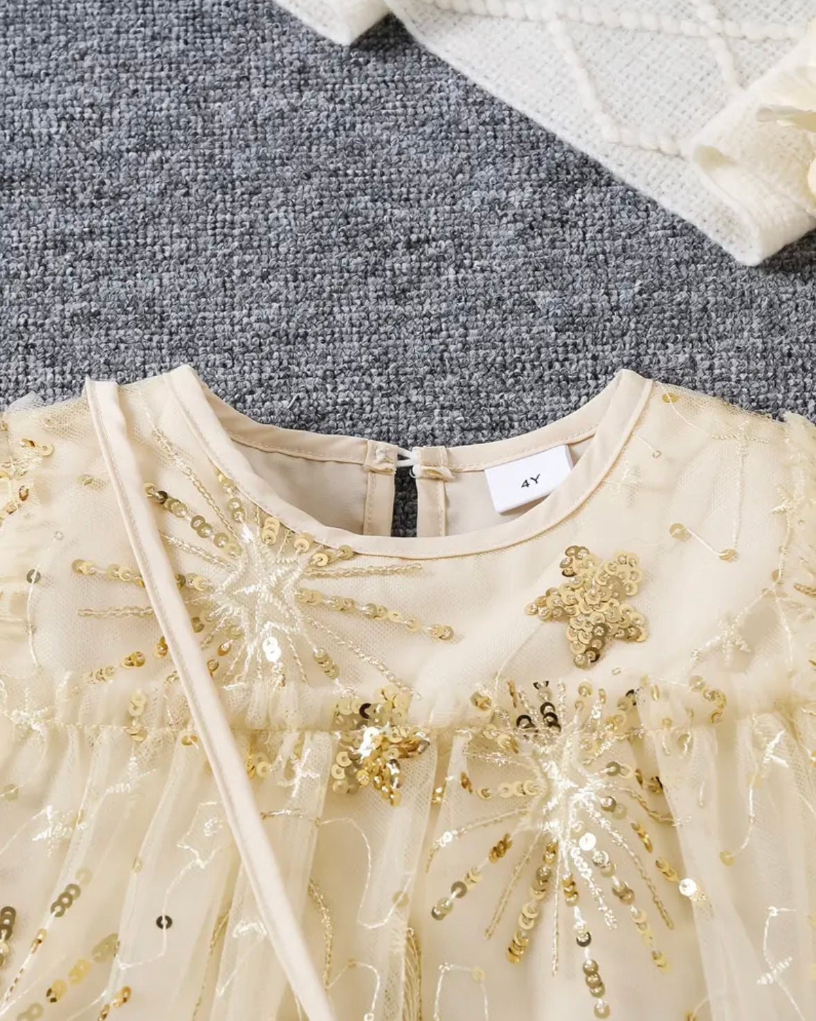 ✨ Gold Sparkle Princess Dress with Matching Purse – Size 4Y ✨