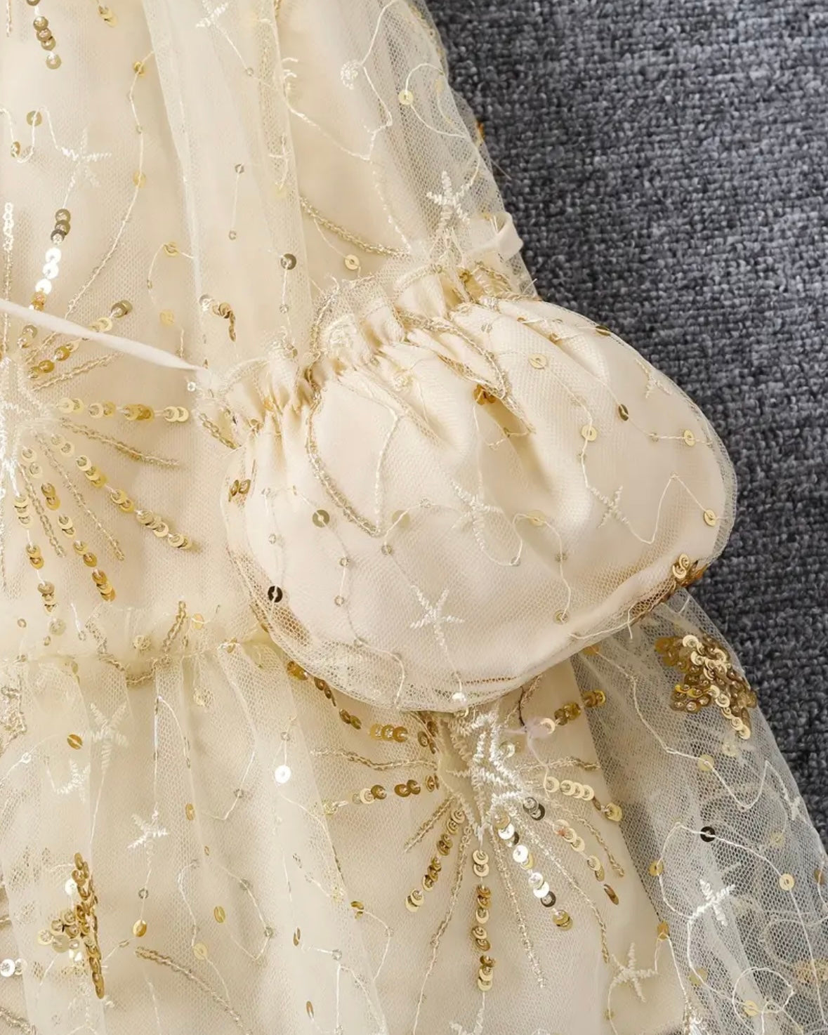 ✨ Gold Sparkle Princess Dress with Matching Purse – Size 4Y ✨