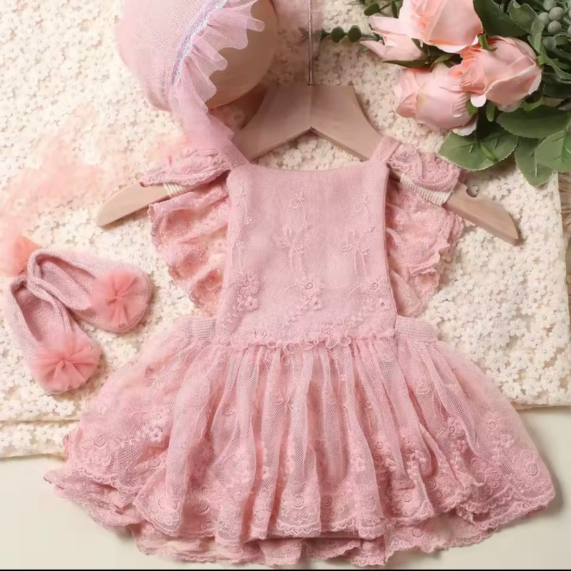 🌸 Blush Lace Newborn Romper with Bonnet & Shoes – 3-Piece Set 🌸