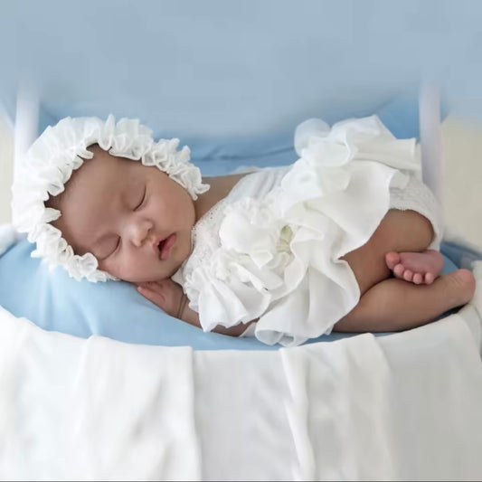 🌸 Blush Lace Newborn Romper with Bonnet & Shoes – 3-Piece Set 🌸