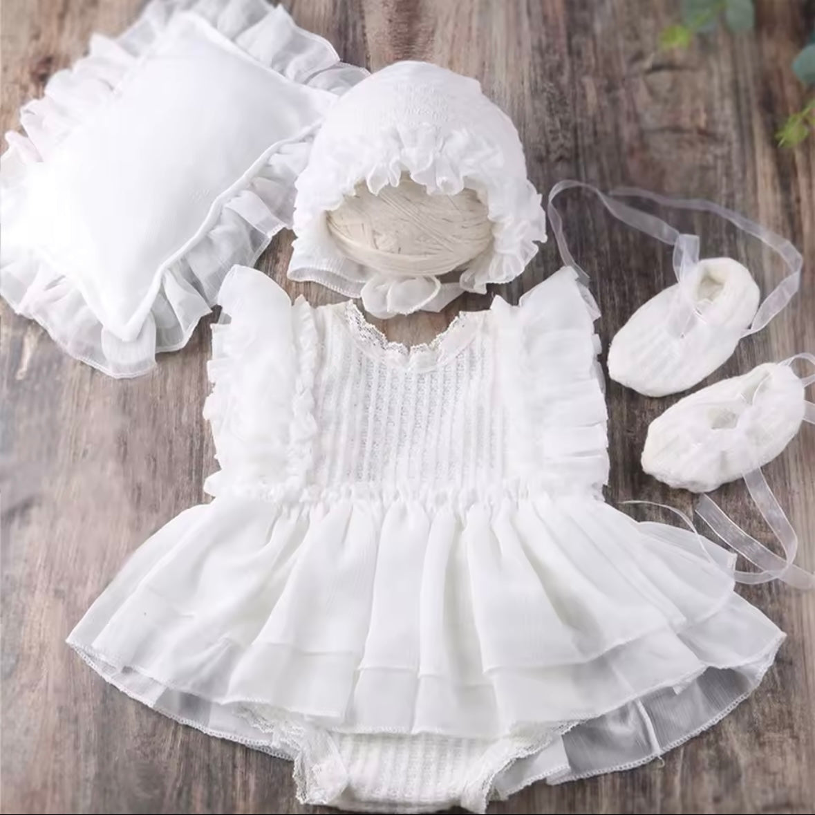 🌸 Blush Lace Newborn Romper with Bonnet & Shoes – 3-Piece Set 🌸