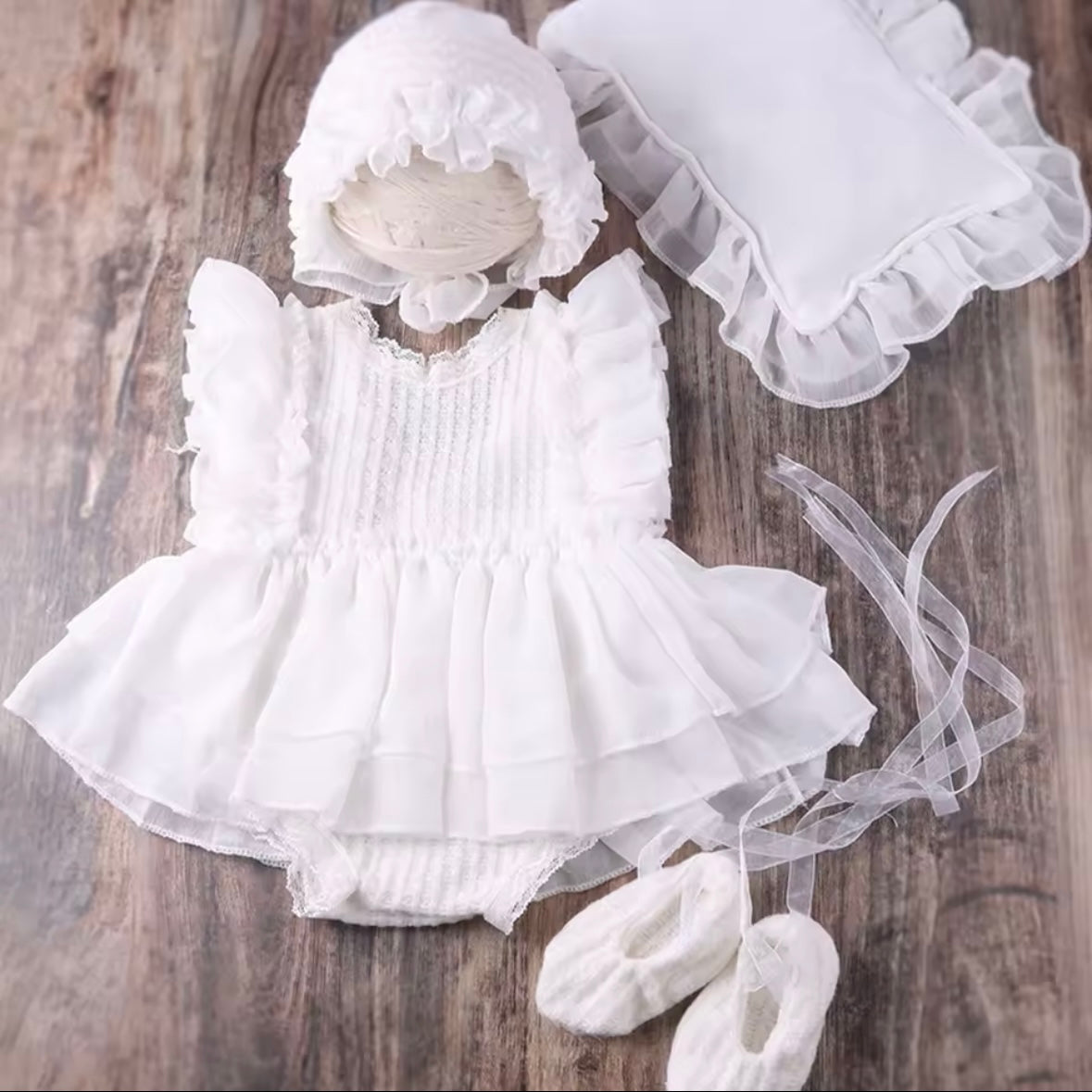 🌸 Blush Lace Newborn Romper with Bonnet & Shoes – 3-Piece Set 🌸