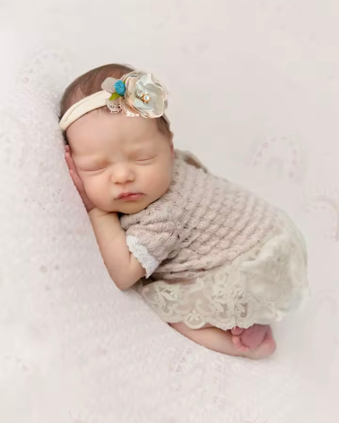 Extremely Soft Newborn Knit & Lace Photoshoot Dress – Cream (Newborn Size)