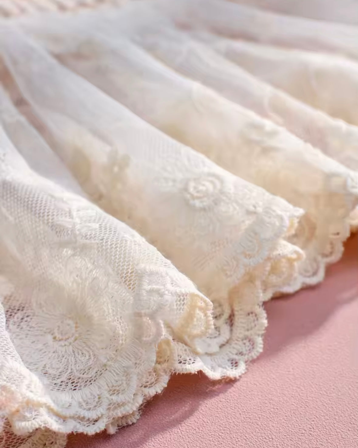 Extremely Soft Newborn Knit & Lace Photoshoot Dress – Cream (Newborn Size)