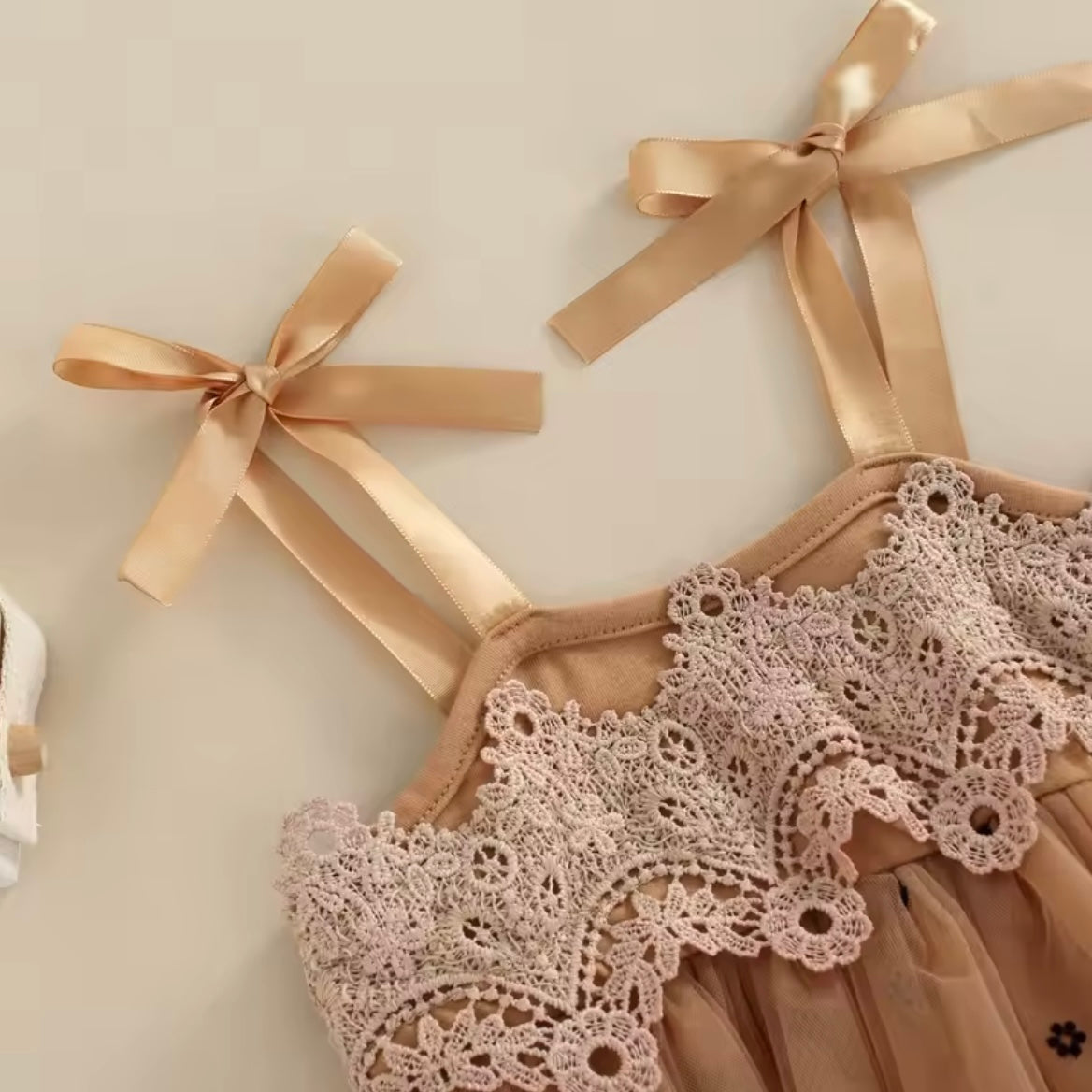 ✨ Caramel Lace & Tulle Baby Romper – Size 70 (6–9 Months)