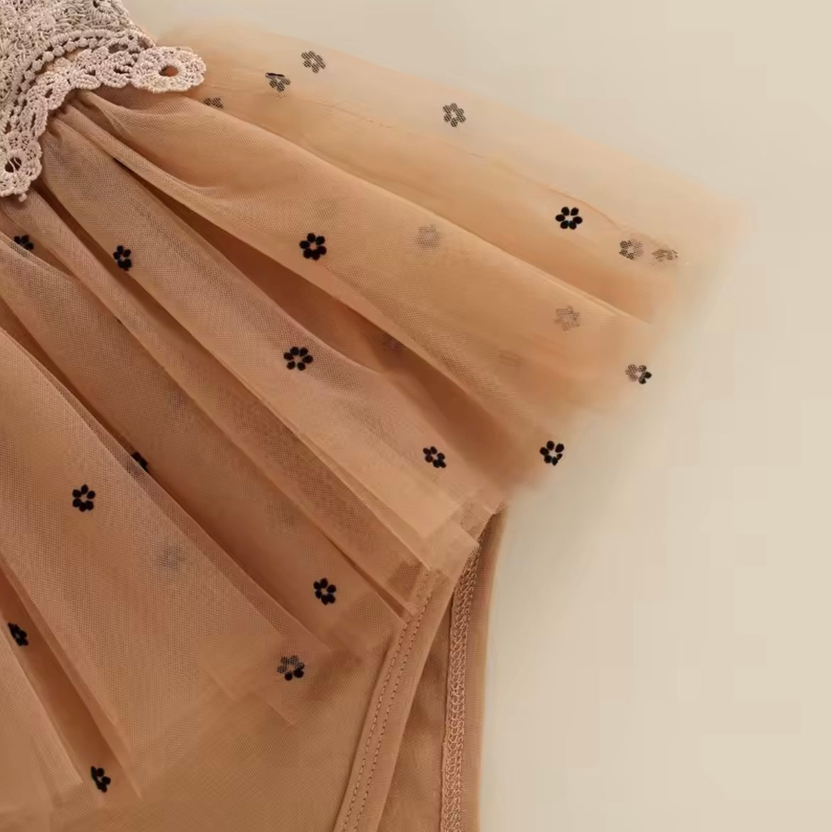 ✨ Caramel Lace & Tulle Baby Romper – Size 70 (6–9 Months)