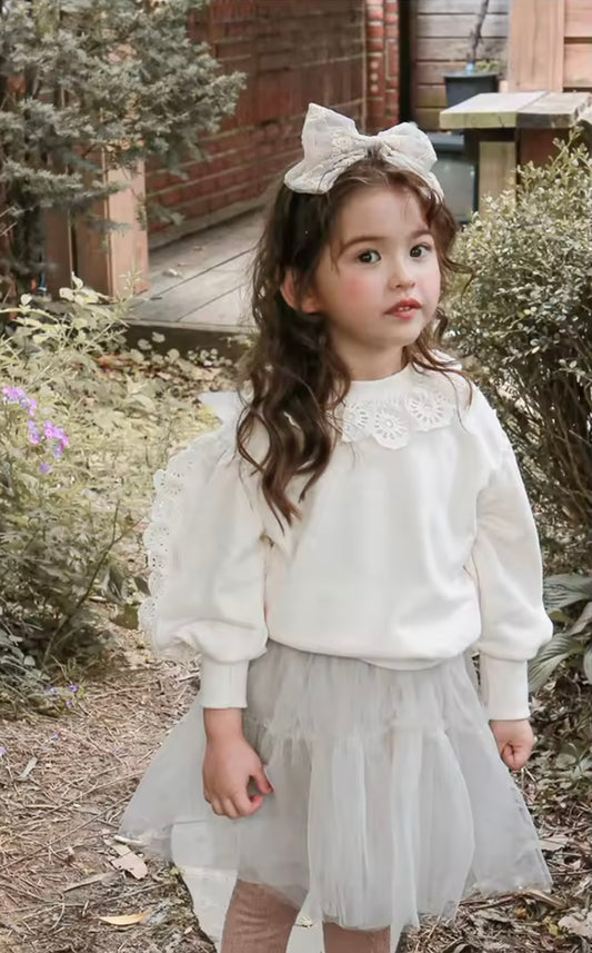 Ivory Lace Puff-Sleeve Sweatshirt – Size 4–5Y | Elegant Girls Boutique Top ￼